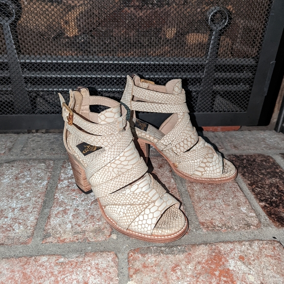 FreeBird CLAW White Snake Sandals size 6 - Picture 13 of 15